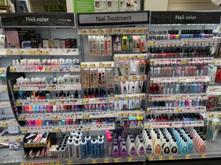 Téléchargez les photos : Grovetown, Ga États-Unis - 09 26 23 : Walmart retail store interior nail treatment section - en image libre de droit