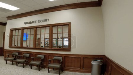 Téléchargez les photos : Burke County, Ga États-Unis - 03 16 23 : Burke County Chaises intérieures de palais de justice murales - en image libre de droit