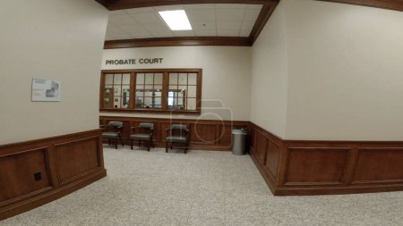 Téléchargez les photos : Burke County, Ga États-Unis - 03 16 23 : Couloir intérieur du palais de justice du comté de Burke au tribunal d'homologation - en image libre de droit