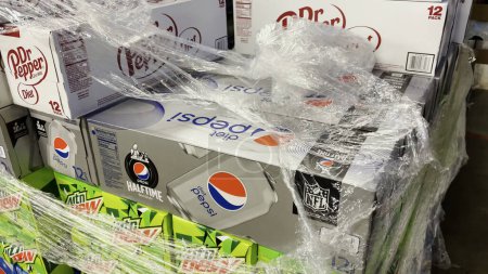 Téléchargez les photos : Grovetown, Ga États-Unis - 02 01 22 : Food Lion Grocery store Pepsi diététique 12 paquets emballés livraison de palettes - en image libre de droit