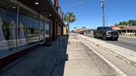 Téléchargez les photos : Lakeland, Fla États-Unis - 03 16 24 : Façades de trottoirs et de magasins vintage sur Florida Ave - en image libre de droit
