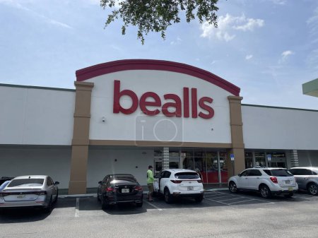 Photo for Lakeland Fla, USA - 05 18 24: Retail strip mall Florida ave Bealls retail store - Royalty Free Image