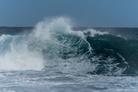 Große Welle auf Gran Canaria. Kanarische Inseln. Spanien