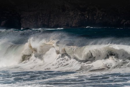 Große Wellen am Strand von San Felipe. Moya. Gran Canaria. Kanarische Inseln. Spanien