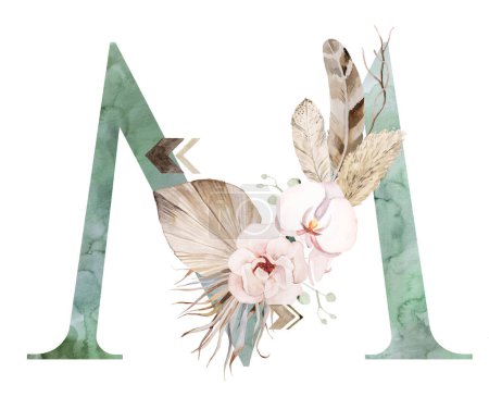 Téléchargez les photos : Watercolor green letter M with brown Beige tropical flowers and feathers, dried palm leaves and pampas grass, bohemian alphabet isolated illustration. Element for boho and ethnic wedding stationery - en image libre de droit