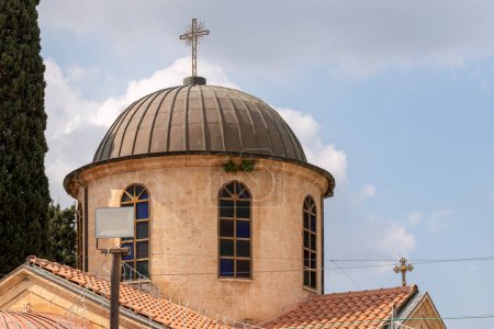 Foto de Kfar Cana Febrero 24, 2023 Exterior de la Iglesia ortodoxa griega de San Jorge, la iglesia nupcial en Kfar Cana Israel. - Imagen libre de derechos