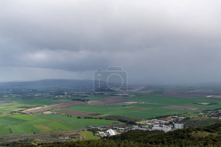Foto de Vista del Valle de Jezreel desde el Monte Carmelo en el mirador de Muhraqa. - Imagen libre de derechos