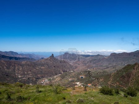 Blick vom Aussichtspunkt Degollada de Becerra auf den Roque Nublo und den Teide
