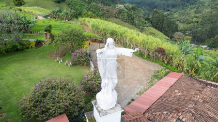 Vue Aérienne De La Statue De Jésus-Christ à La Campagne, Jardin, Antioquia, Colombie.