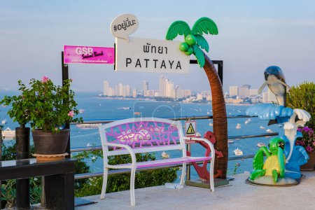 Foto de Skyline de Pattaya desde el mirador de la colina Pattaya Tailandia Diciembre 2022 - Imagen libre de derechos