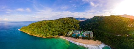 Foto de Phuket Tailandia noviembre 2021, Luxury resort Le Meridien beach resort Marriot en Tailandia. - Imagen libre de derechos