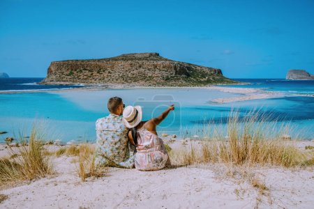 Balos Strand Kreta Griechenland, Balos Strand ist einer der schönsten Strände in Griechenland Das griechische Inselpaar besucht den Strand während eines Urlaubs in Griechenland