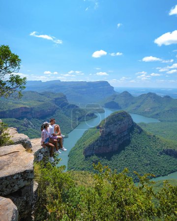 Foto de Panorama Route South Africa, Blyde river canyon with the three rondavels, view of three rondavels and the Blyde river canyon in South Africa. Asian women and Caucasian men on vacation in South Africa - Imagen libre de derechos