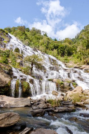 Foto de Mae Ya Waterfall Doi Inthanon national park Thailand Chiang Mai. - Imagen libre de derechos