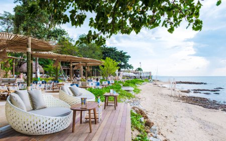 Téléchargez les photos : Pattaya Thaïlande Décembre 2022, vue au café restaurant l'oasis d'oxygène en bord de mer à Pattaya Thaïlande. - en image libre de droit
