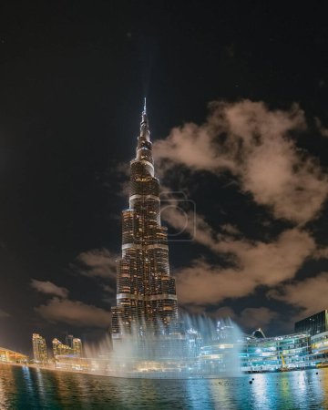 Téléchargez les photos : Dubai, United Arab Emirates February 2017 View of Burj Khalifa at night during the blue hour with beautiful lights - en image libre de droit