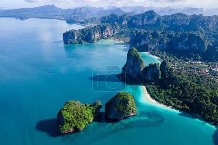 Téléchargez les photos : Railay Beach Krabi Thailand, the tropical beach of Railay Krabi, drone view from above, - en image libre de droit