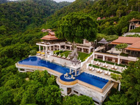 Téléchargez les photos : Koh Lanta Thailand July 2022, A 5 star luxury hotel in the rainforest with a private pool villa, Pimalai resort Koh Lanta . - en image libre de droit