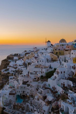 Téléchargez les photos : White churches an blue domes by the ocean of Oia Santorini Greece, a traditional Greek village in Santorini. - en image libre de droit