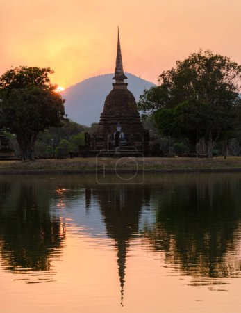 Photo for Wat Sa Si at sunset Sukhothai old city, Thailand - Royalty Free Image
