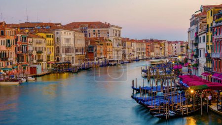Foto de Canales de Venecia Italia durante el verano en Europa, Arquitectura y monumentos de Venecia. Italia Europa - Imagen libre de derechos