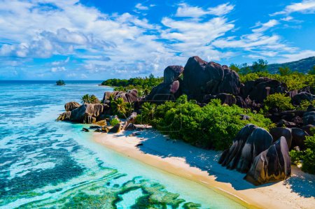 Téléchargez les photos : Anse Source dArgent beach, La Digue Island, Seyshelles, Drone aerial view of La Digue Seychelles bird eye view.of tropical Island - en image libre de droit