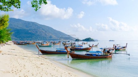 Téléchargez les photos : Koh Lipe Island Thaïlande, une île tropicale avec un océan bleu et sable blanc doux. Ko Lipe Island Thaïlande - en image libre de droit