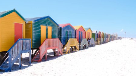 Foto de Colorida casa de playa en la playa de Muizenberg Ciudad del Cabo, cabañas de playa, Muizenberg, Ciudad del Cabo, False Bay, Sudáfrica. - Imagen libre de derechos