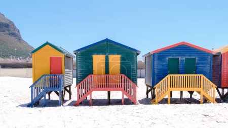 Téléchargez les photos : Maison de plage colorée à Muizenberg plage Cape Town, cabanes de plage, Muizenberg, Cape Town, False Bay, Afrique du Sud. - en image libre de droit