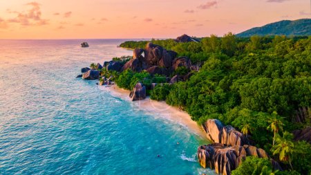 Téléchargez les photos : Anse Source dArgent, La Digue Seychelles, plage tropicale pendant des vacances de luxe aux Seychelles. Plage tropicale Anse Source dArgent, La Digue Seychelles - en image libre de droit
