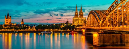 Téléchargez les photos : Cologne Koln Germany during sunset, Cologne bridge with the cathedral. beautiful sunset at the Rhine river - en image libre de droit