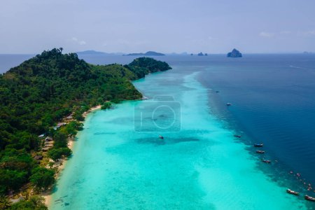 Téléchargez les photos : Plage de l'île de Koh Kradan en Thaïlande, vue aérienne sur l'île de Koh Kradan Trang voté en 2023 comme la plage nr 1 dans le monde - en image libre de droit