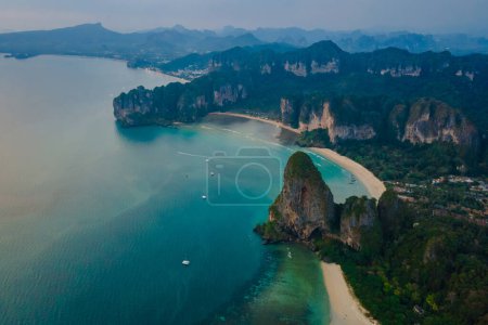 Foto de Drone vista desde arriba en Railay Beach Krabi Tailandia - Imagen libre de derechos