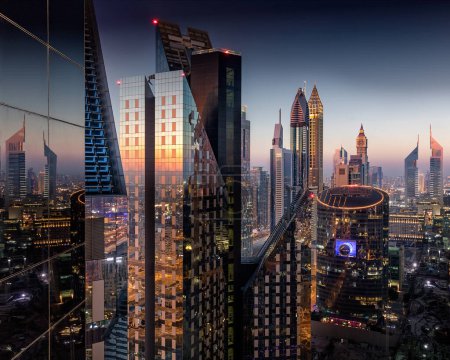 Foto de Vistas urbanas, Emirates Towers, Dubai Emiratos Árabes Unidos - Imagen libre de derechos