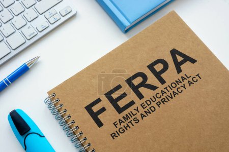 Téléchargez les photos : FERPA Loi sur le droit à l'éducation familiale et la vie privée sur la table. - en image libre de droit