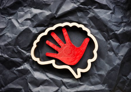 Rote Handfläche und Gehirn als Symbol für Überdenken, Ängste und obsessive Gedanken.