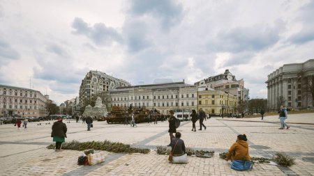 Téléchargez les photos : Kiev, Ukraine - 24 avril 2023 : Les rues de la ville de Kiev - en image libre de droit