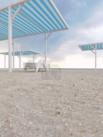 Foto de La tienda de rayas en una playa vacía. - Imagen libre de derechos