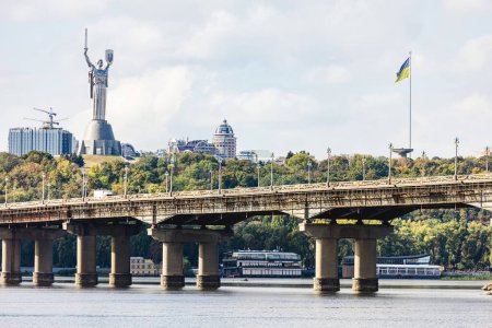 Foto de Madre Patria estatua dedicada a la Gran Guerra Patria en Kiev, Ucrania - Imagen libre de derechos