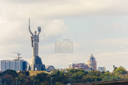 Foto de Madre Patria estatua dedicada a la Gran Guerra Patria en Kiev, Ucrania - Imagen libre de derechos