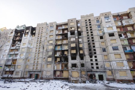 Foto de Un edificio residencial bombardeado por el ejército ruso. Kiev, Ucrania. - 3 de enero de 2024 - Imagen libre de derechos