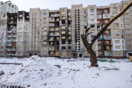 Téléchargez les photos : Un immeuble résidentiel bombardé par l'armée russe. Kiev, Ukraine. - 3 janvier 2024 - en image libre de droit