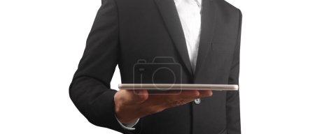 Téléchargez les photos : Mains tenant tablette tactile gadget d'ordinateur - en image libre de droit