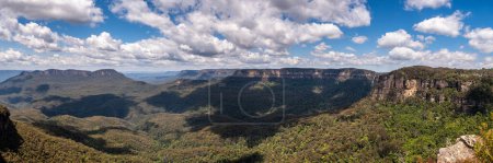 Foto de Panoramic view of the Blue Mountains from Echo Point at Katoomba in New South Wales, Australia - Imagen libre de derechos