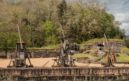 Photo for Castelnaud-la-Chapelle, Nouvelle-Aquitaine, France - 3rd April 2024: Siege weapons used in the middle ages have been re-constructed at Chateau de Castelnaud-la-Chapelle in the Dordogne region of France - Royalty Free Image