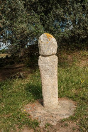 Ein prähistorischer stehender Stein oder Menhir bei Filitosa auf Korsika