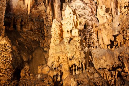 Téléchargez les photos : Rock formation in a cave photo - en image libre de droit
