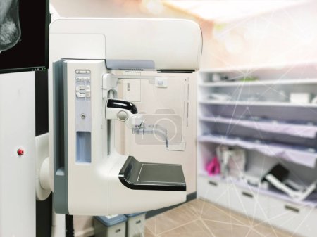 Téléchargez les photos : Machine de mammographie avec moniteur pour dispositif de dépistage mammaire sur fond de salle de mammographie. - en image libre de droit