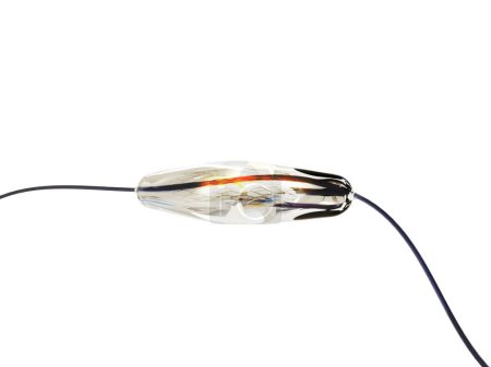Foto de Metal de malla nitinol auto-expandible stent 3D renderizado para cirugía endovascular aislado sobre fondo blanco. Ruta de recorte. - Imagen libre de derechos