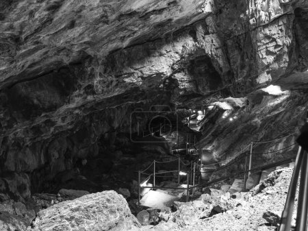 Grotte de Las Gixas, Villana, Pyrénées, Huesca, Aragon, Espagne. Grotte qui peut être visitée à Villanua. photographie noir et blanc